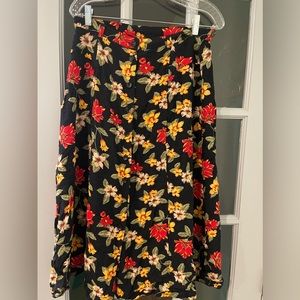 Black floral skirt with slit size petite medium